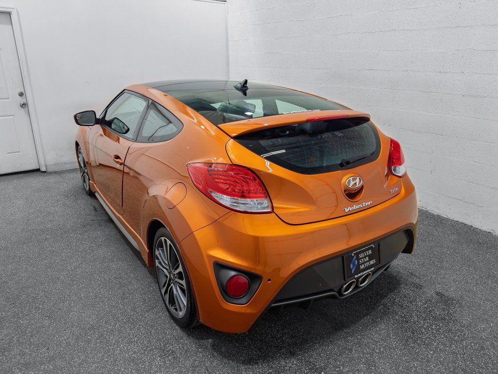 Used 2016 Hyundai Veloster Turbo w/ Option Group 04 FWD image 6