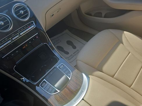 Used 2022 Mercedes-Benz GLC 300 image 29
