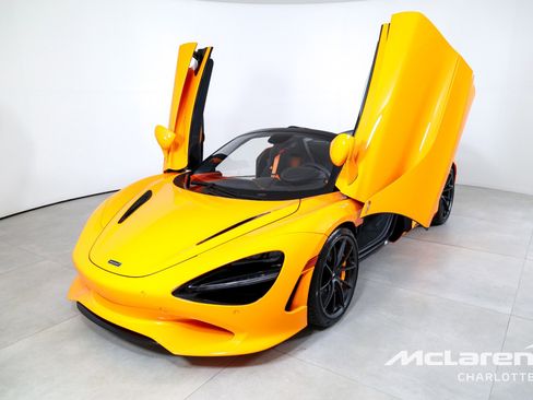 Used 2026 McLaren 750S Spider RWD image 6