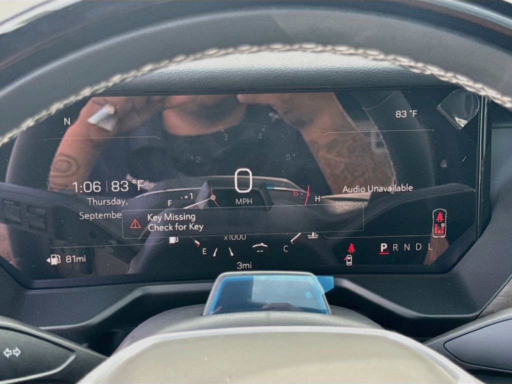 New 2027 GMC Acadia Denali Ultimate w/ LPO, Black Badging Package FWD image 12