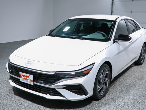 Used 2025 Hyundai Elantra Sport FWD image 29