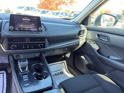 Used 2024 Nissan Rogue S image 25