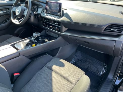 Used 2024 Nissan Rogue SV FWD image 35