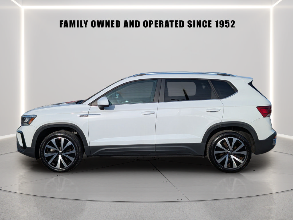 Certified 2023 Volkswagen Taos SE w/ Panoramic Sunroof Package FWD image 3