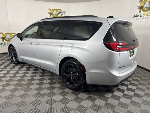 New 2026 Chrysler Pacifica Select w/ S Appearance Package image 5