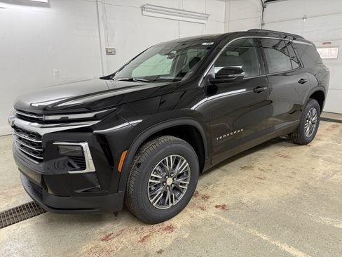 New 2026 Chevrolet Traverse LT image 3