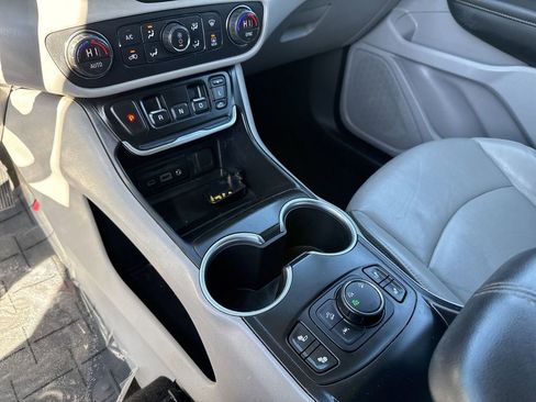 Used 2020 GMC Terrain SLT image 24