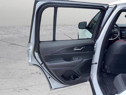 Used 2024 Jeep Grand Cherokee Laredo X w/ Luxury Tech Group I image 31