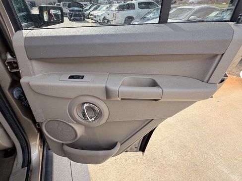 Used 2006 Jeep Commander 2WD image 62