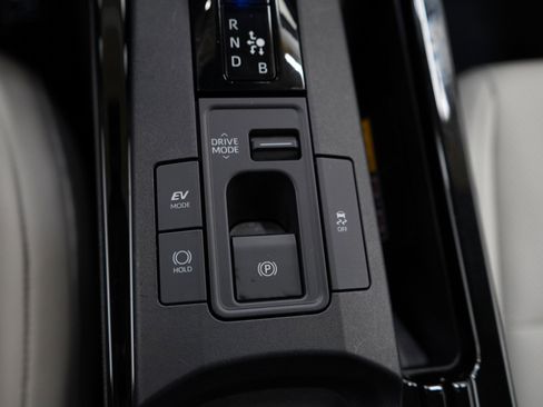 Used 2024 Toyota Prius Limited image 22