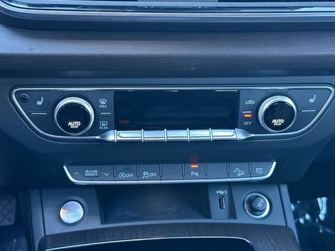 Used 2023 Audi Q5 2.0T Premium w/ Convenience Package image 20