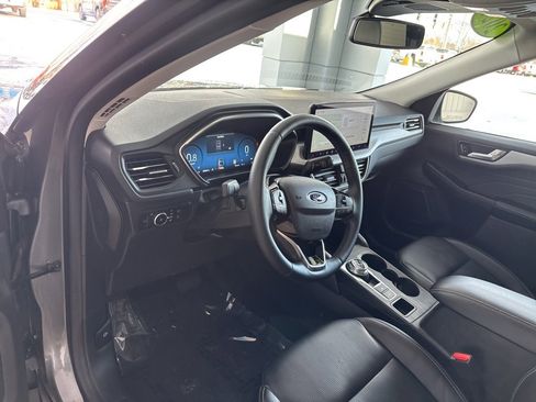 Used 2024 Ford Escape Platinum image 10