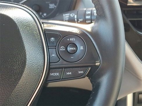 Certified 2025 Toyota Corolla Cross LE image 21