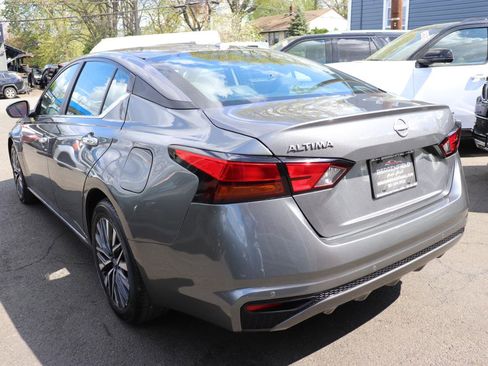 Used 2025 Nissan Altima 2.5 SV image 3