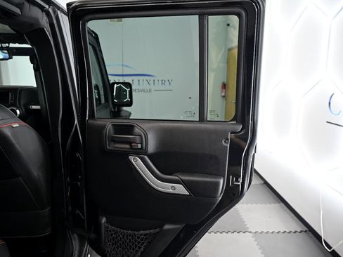 Used 2016 Jeep Wrangler Unlimited Sahara image 33