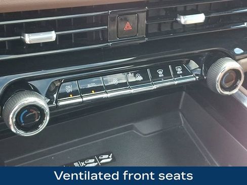 Used 2025 Chevrolet Suburban High Country AWD/4WD image 14