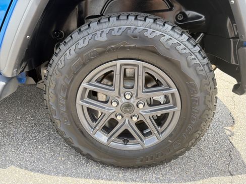 Used 2024 Jeep Wrangler Unlimited Sport AWD/4WD image 29