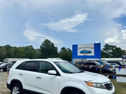 Used 2011 Kia Sorento 2WD image 1