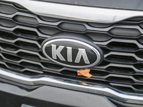 Used 2019 Kia Sorento LX image 5
