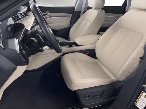 Used 2022 Audi e-tron Premium Plus w/ Premium Plus Package image 5