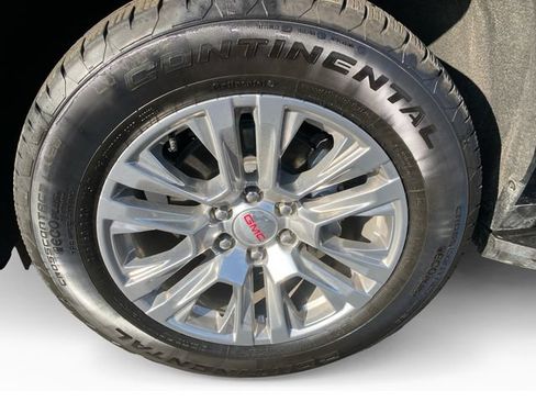 Used 2026 GMC Yukon Denali w/ LPO, Floor Liner Package AWD/4WD image 9