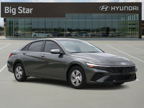Certified 2026 Hyundai Elantra SE FWD image 6