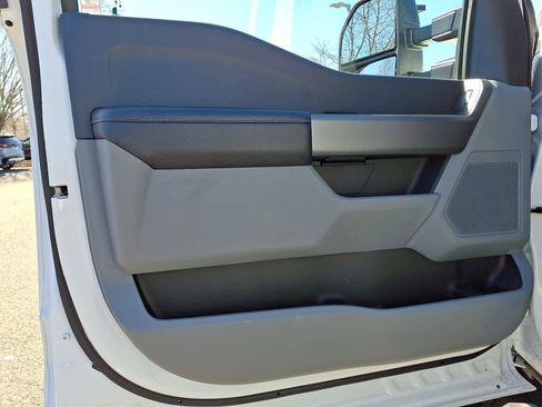 Used 2025 Ford F350 XLT w/ Snow Plow Prep Package image 16