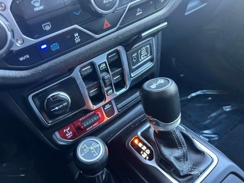 Used 2024 Jeep Wrangler Unlimited image 34