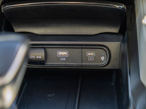 Used 2023 Kia Telluride EX w/ EX Captain's Chair Package image 32