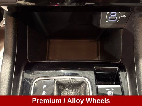 Used 2024 Jeep Compass Latitude AWD/4WD image 16