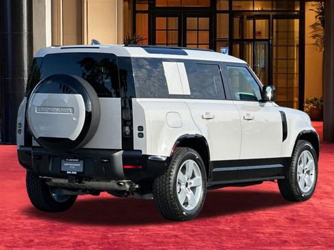 New 2026 Land Rover Defender 110 X-Dynamic SE image 10