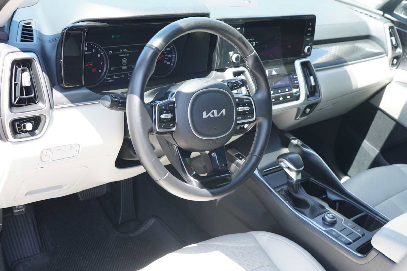Certified 2022 Kia Sorento S w/ Panoramic Sunroof Package FWD image 8