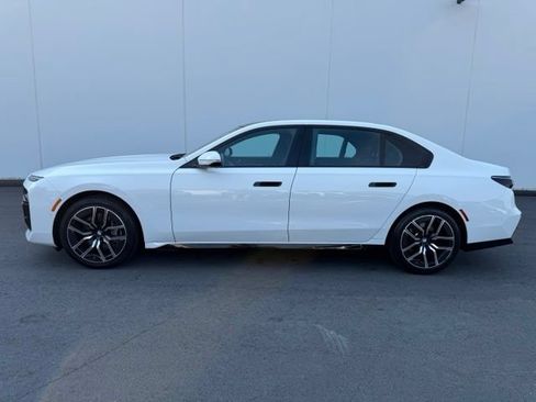 Used 2024 BMW 740i xDrive AWD/4WD image 10