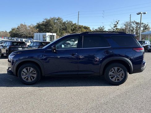 Used 2024 Nissan Pathfinder SV image 7