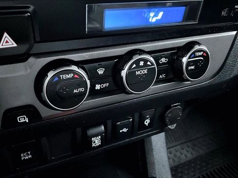 Certified 2022 Toyota Tacoma TRD Off-Road image 34