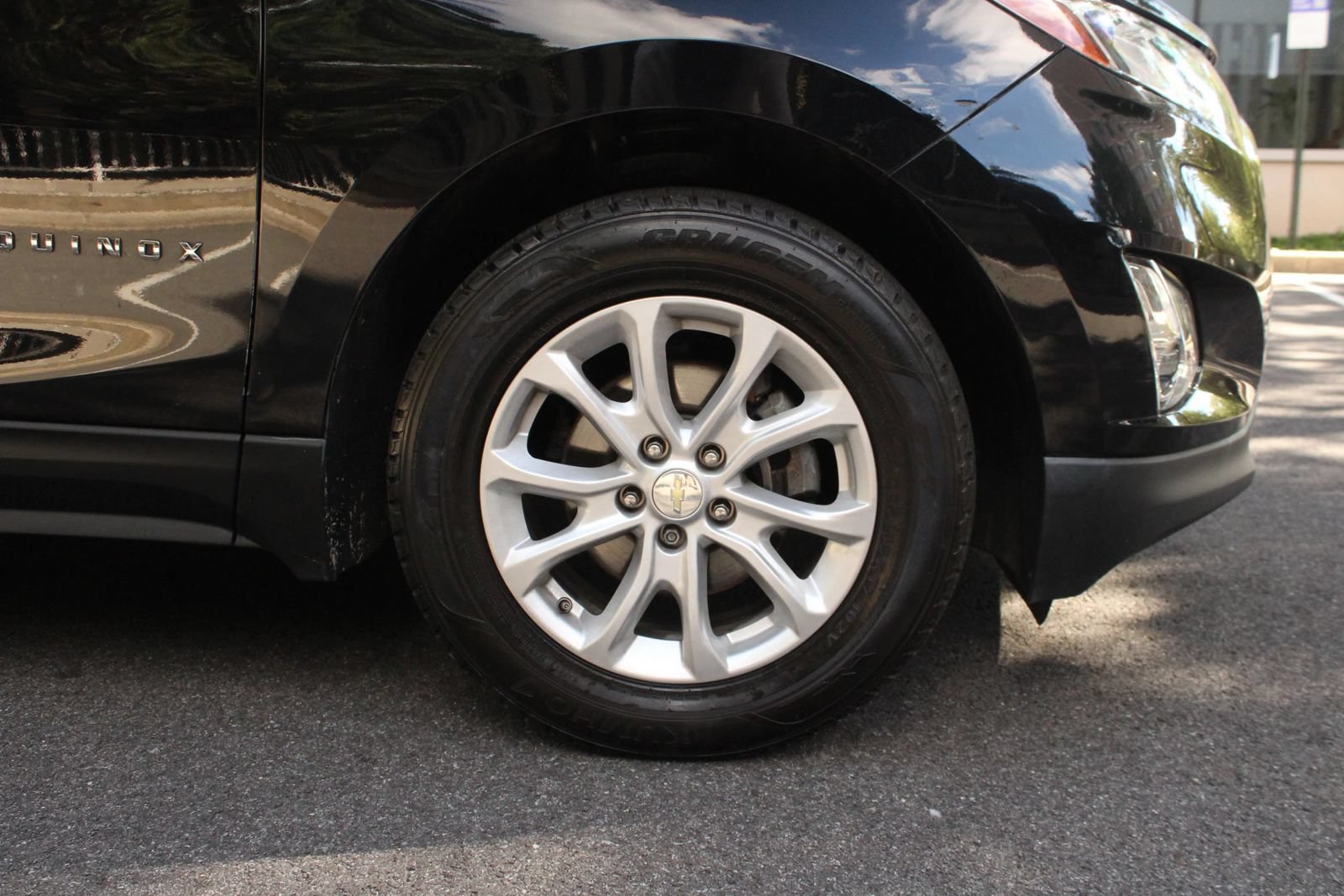 Used 2020 Chevrolet Equinox LT w/ Driver Convenience Package FWD image 4