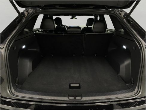 Used 2024 Volkswagen Atlas Cross Sport SE AWD/4WD image 7