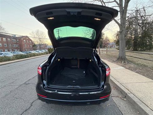 Used 2020 Maserati Levante image 22