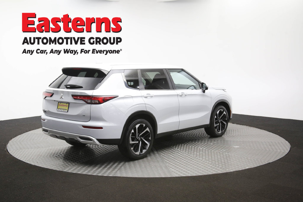 Used 2024 Mitsubishi Outlander SE FWD image 39