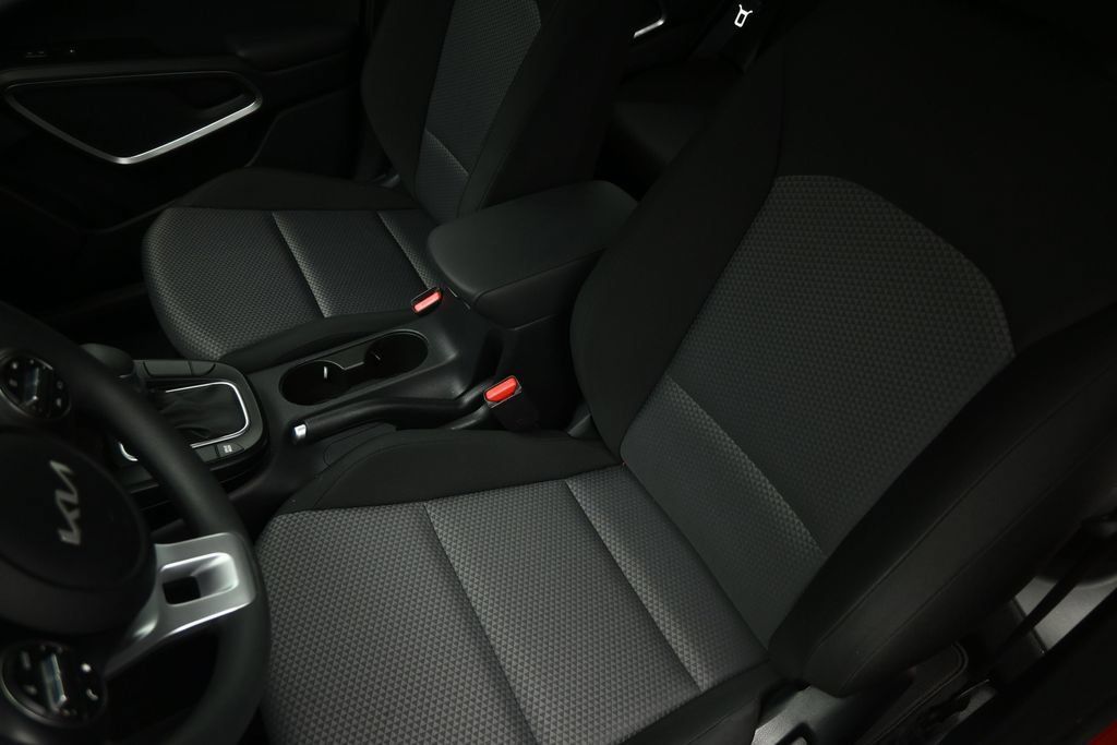 Used 2025 Kia Soul LX w/ LX Technology Package FWD image 54