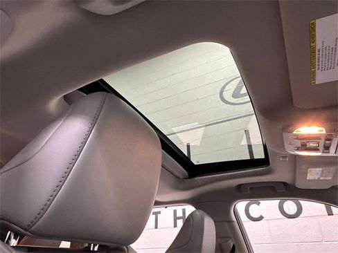 Used 2020 Toyota Highlander Limited image 8