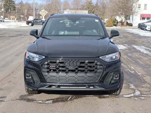 Used 2024 Audi SQ5 Premium Plus w/ Premium Plus Package image 2