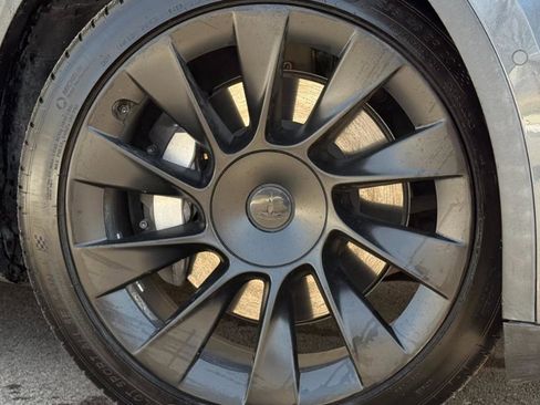 Used 2021 Tesla Model Y Long Range image 24