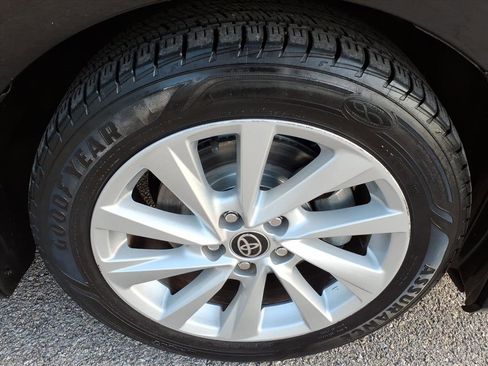 Used 2021 Toyota Camry LE w/ Convenience Package FWD image 10