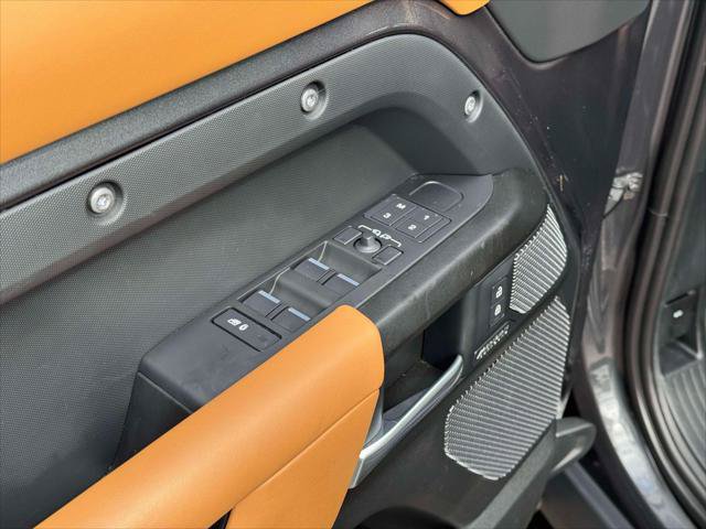 Used 2023 Land Rover Defender 110 V8 AWD/4WD image 18