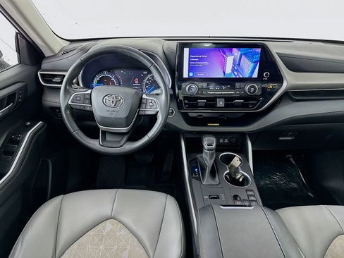 Used 2023 Toyota Highlander Bronze Edition image 23