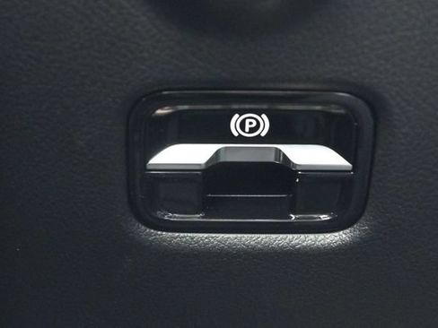 Used 2022 Mercedes-Benz C 300 Sedan image 12