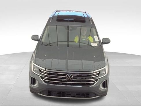 Used 2025 Volkswagen Atlas SEL image 2