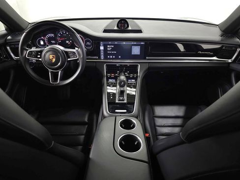 Used 2020 Porsche Panamera image 12