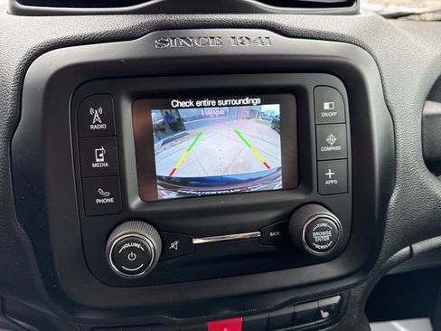 Used 2017 Jeep Renegade Latitude w/ Cold Weather Group image 8